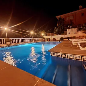 magnifica-villa-con-piscina-vicina-alle-spiagge.top-hotels-tarragona.com/